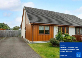 Modern 2 Bedroom Semi detached House with own private driveway